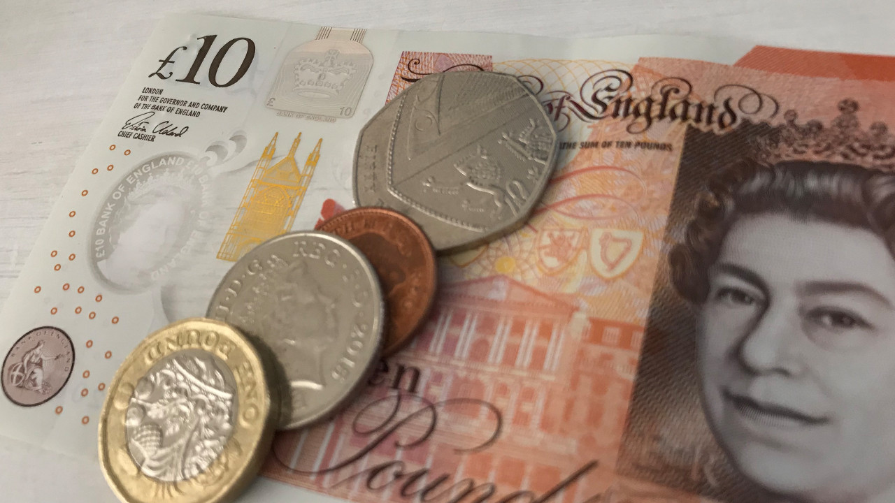Image of £10 notes and coins